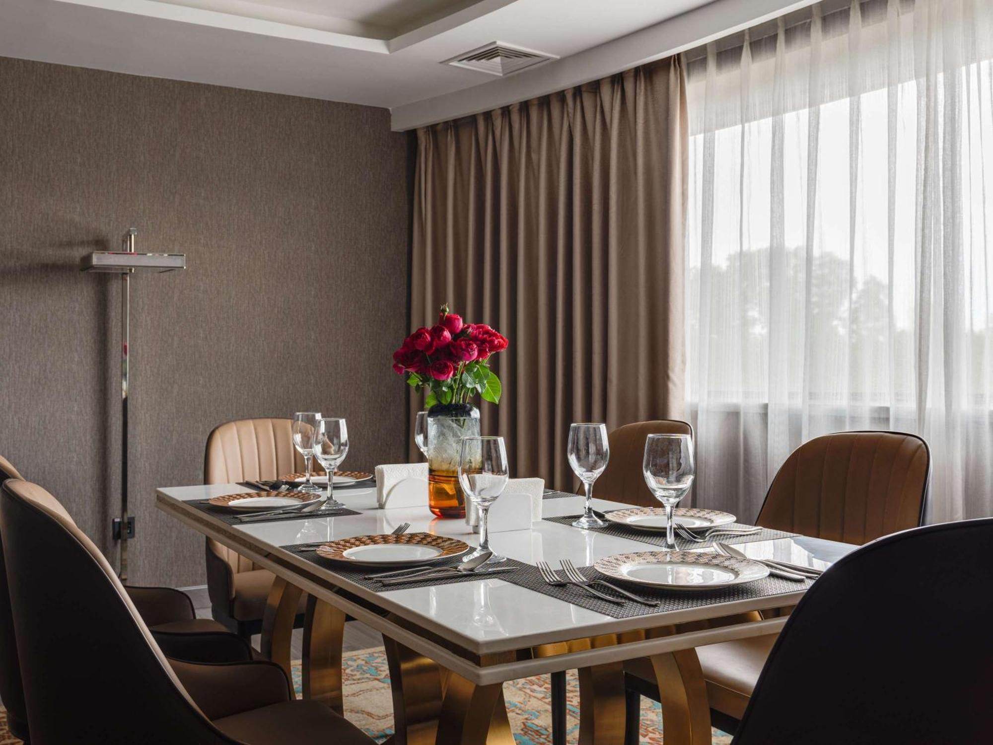 Moevenpick Самарканд Екстериор снимка